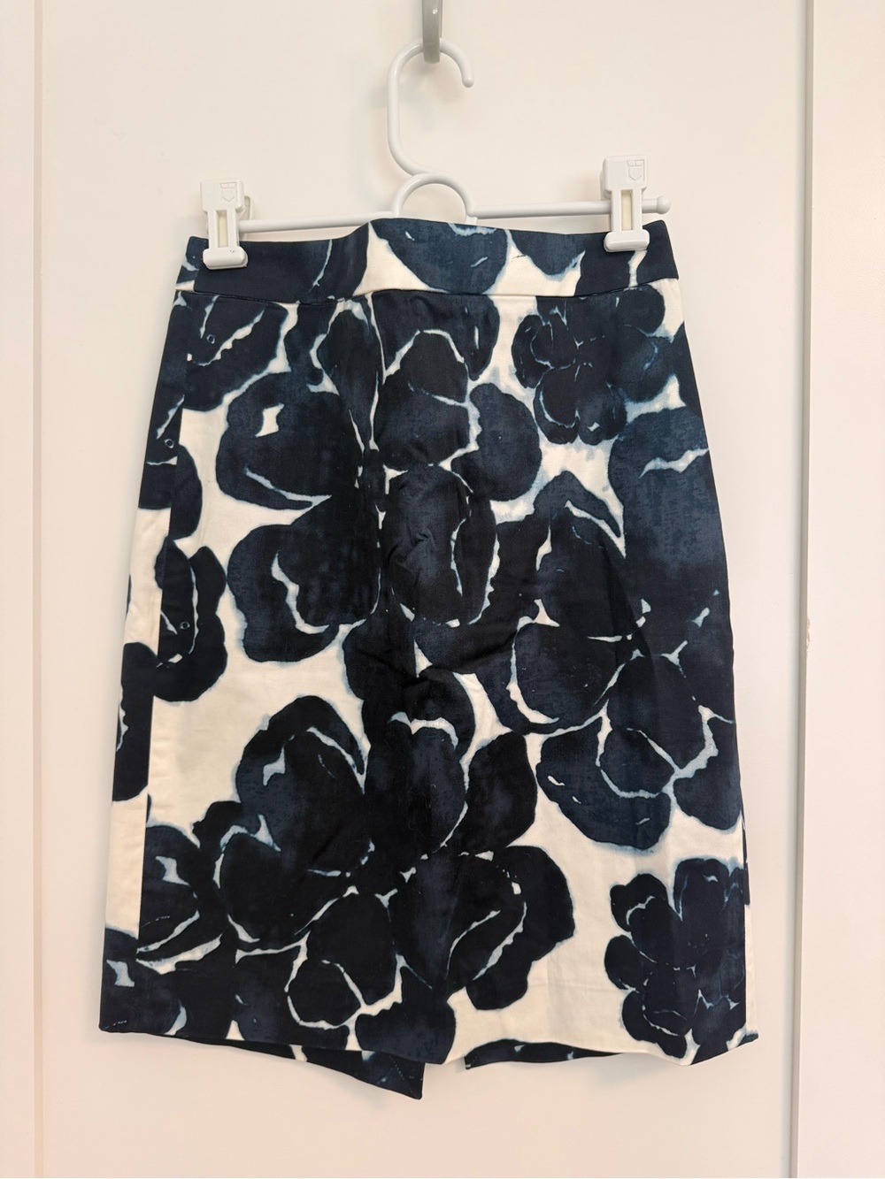 Jcrew Factory Floral Stretch Pencil Skirt in Navy and White